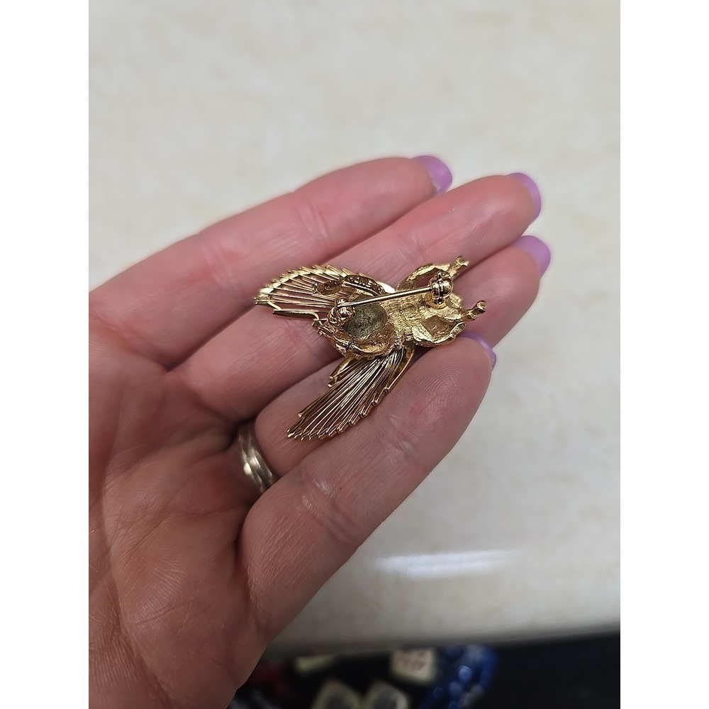 Vtg Monet Gold Tone Bee Brooch Pin Textured Wings Filigree Insect Jewelry MCM - Picture 4 of 5